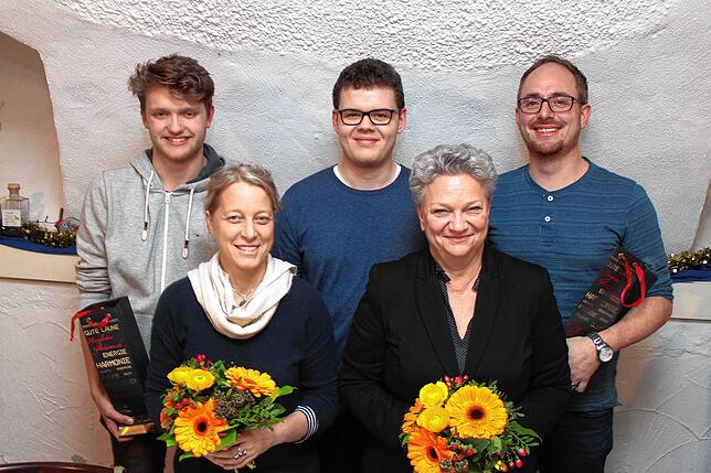 Sie bilden den Vorstand des neuen Ortsverbands Bündnis 90/Die Grünen (von links): Johannes Brand (Bermatingen), Julia Rang ...