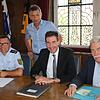 Veröffentlichung der Kriminalstatistik 2017 (v.l.) Thomas Knörr, Leiter des Polizeireviers Donaueschingen; Andreas Dereck, Amtsleiter ...