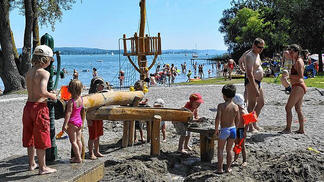 So eng wie auf diesem Archivfoto geht es derzeit noch nicht im Strandbad Moos zu. Auch wenn aktuell kein Eintritt erhoben wird, müssen ...