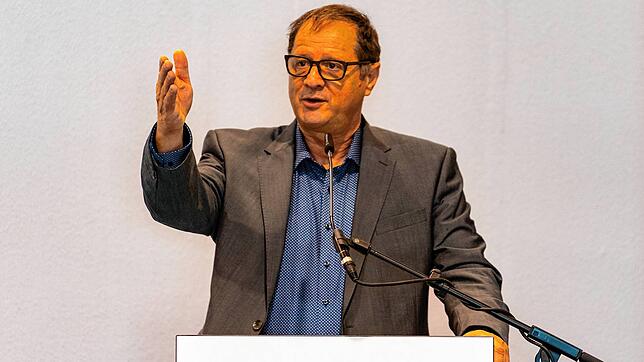 OB Jürgen Roth bei der Jobs-for-Future Messe in Schwenningen. Nun wendete sich der Rathauschef aufgrund von Angriffen auf seine ...