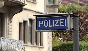 Das Polizeirevier Überlingen (hier in einem Symbolfoto) ermittelt derzeit in mehreren ungewöhnlichen Überfällen in der Innenstadt.