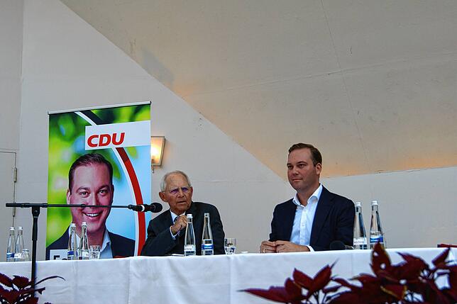 Mit dem Bundestagspräsidenten Wolfang Schäuble (links) holte Felix Schreiner, der CDU-Kandidat für den Wahlkreis Waldshut, einen ...