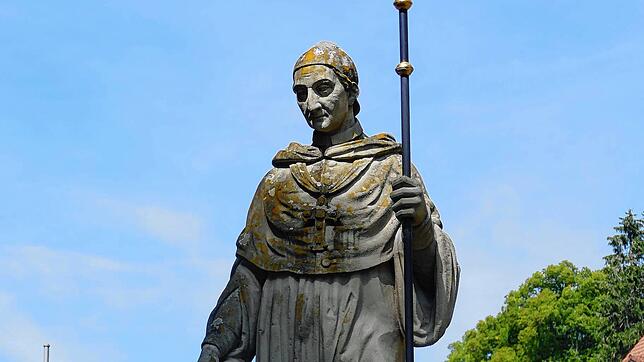 Die Statue von Fürstabt Martin Gerbert in Bonndorf.
