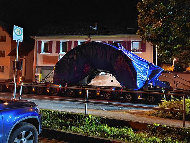 Bild 7: Mit Videos: Mit 300 Tonnen durch enge Straßen
