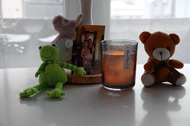 Der Traueraltar in der Wohnung von Luisa F.