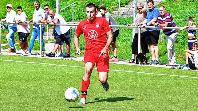 Dampfmacher: Daniel Guznenko hat sich beim FC Tiengen 08 einen festen Platz im offensiven Mittelfeld gesichert.