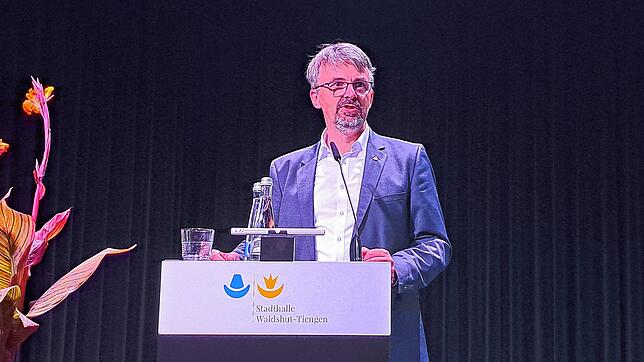 Der neu gewählte OB Martin Gruner am Wahlabend in der Stadthalle Waldshut.
