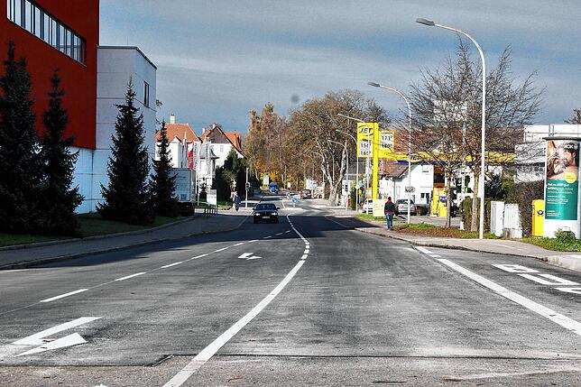 Eine ungewohntes Bild: keine Absperrungen mehr, keine Bauarbeiter mehr weit und breit. Die Friedrich-Ebert-Straße ist sei Donnerstag, ...