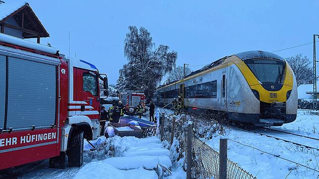 Am 4. Dezember 2023 bleibt der fehlgeleitete Zug in Hüfingen liegen. 150 Passagiere werden von Feuerwehr aus dem Zug evakuiert.