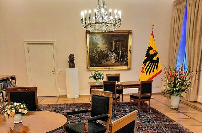 Im Rahmen der Führung durch das Schloss Bellevue durften die geladenen Gäste das Büro des Bundespräsidenten besichtigen.