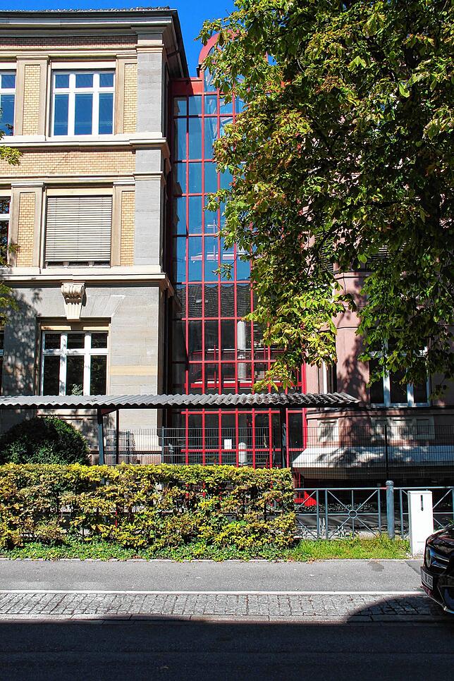 Wenig hat sich seit dem Umbau an der Teggingerschule verändert. Die Schule im Herzen der Stadt ist laut dem heutigen Schulleiter Norbert ...