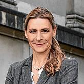 Sonja Venger ist Juristin, Inhaberin einer Kanzlei und Mutter von zwei kleinen Kindern.