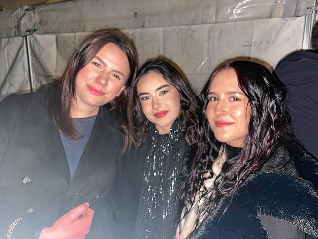 Clarisse Feucht (18), Kira Kohmann (19) und Nina Blepp (19) besuchen die Silvesterparty in Heiligenberg, weil sie an Silvester mal ...