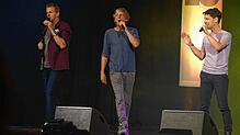 Bejubelt wurde die bekannte A-Cappella-Gruppe Basta, die bei zwei Auftritten hintereinander im Gloria-Theater Bad Säckingen mit Liedern ...
