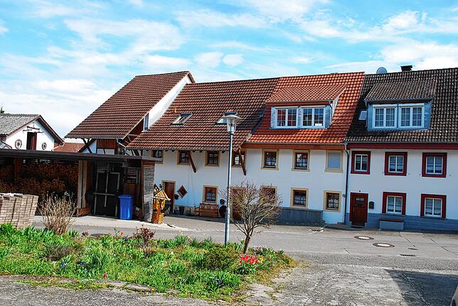 Alte, restaurierte Häuser verleihen dem Blumenhof in Rechberg sein besonderes Ambiente.