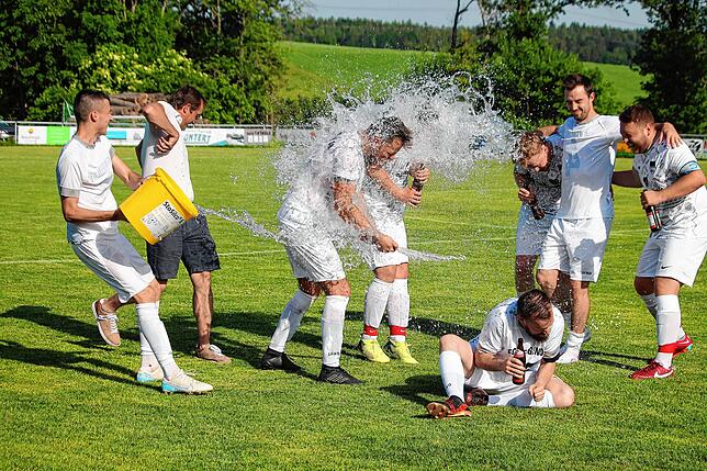 Bild 1: FC Tiengen 08 II holt den Titel durch ein 4:0 bei der SG Bettmaringen/Mauchen &ndash; wir haben Bilder!