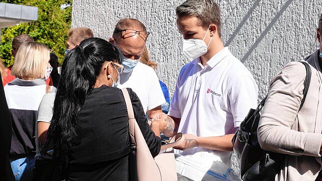 Bild : Wir müssen miteinander reden: Ein Kommentar zum Holperstart des Singener Abstrichzentrums
