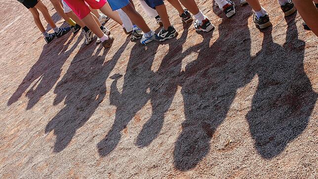 Grundschüler auf einem Sportplatz bei den Bundesjugendspielen. Der Wettkampf soll bald kindergerechter werden.
