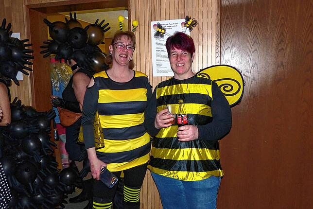Bild 11: Wiiberfasnet 2025: Die besten Bilder der Hü-Ri-Frauen in Hürrlingen – Ein aufregendes Spektakel!