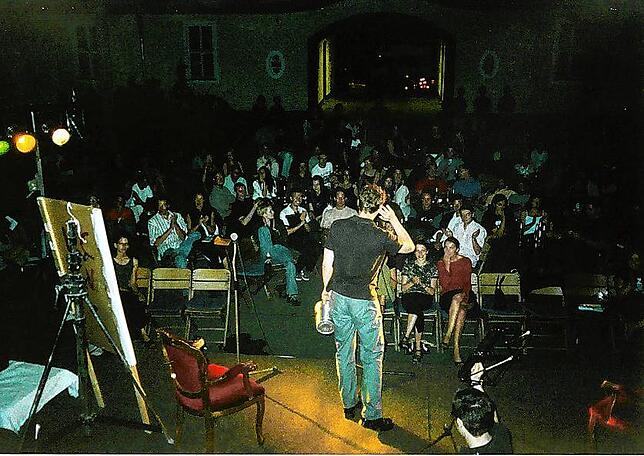 Eine Veranstaltung im Caserne-Innenhof in den 1990ern.