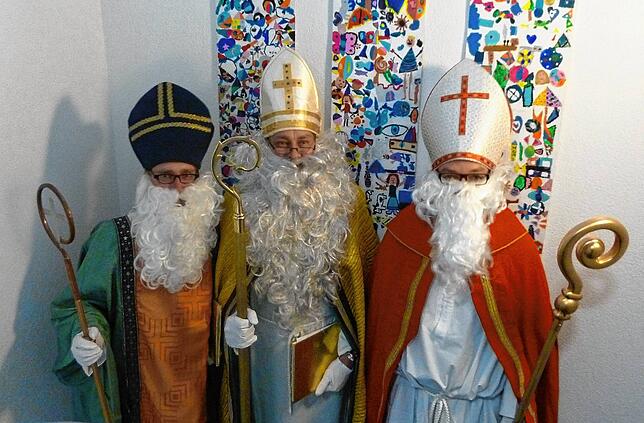Die Nikoläuse von „Freizeit-Aktiv Bad Säckingen“ gehen normalerweise für einen guten Zweck von Haus zu Haus.