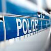 Die Polizei (Symbolbild) sucht Zeugen, die Angaben zu einem bewaffneten Raubüberfall in Trossingen machen können.