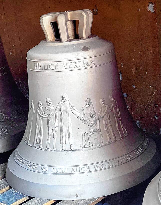Die Kleinste der drei gegossenen Glocken: Die Verenaglocke hat einen Durchmesser von gut 90 Zentimetern und ist der Heiligen Verena, der ...