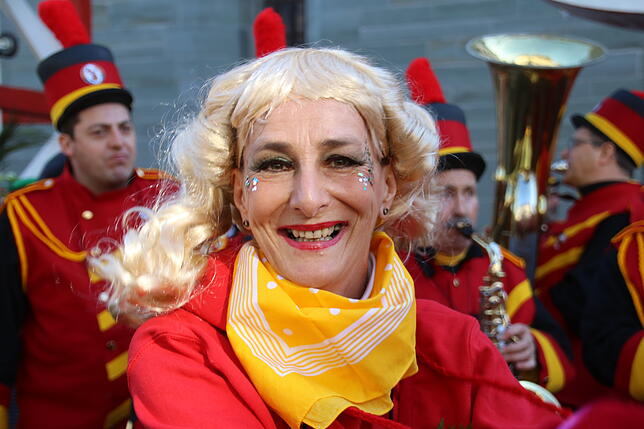 Bild 3: Die Girls von Cheerio Ratoldi geben den Groove auf dem Marktplatz vor