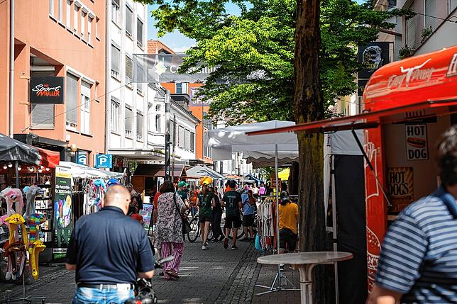 Schnell haben sich am Wochenende die Straße der City zum Landesmusikfestival im Rahmen des Singener Stadtfests gefüllt.