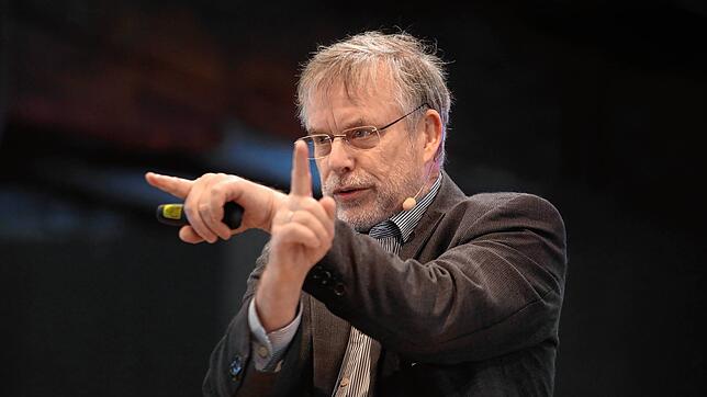 Wo geht&lsquo;s lang? Gunter Dueck rät beim Konstanzer Unternehmerfrühstück zur Mathematik.