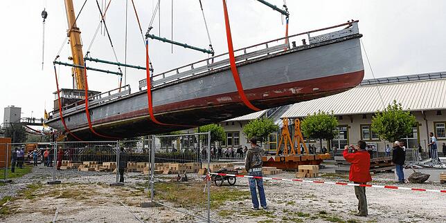 (Archivbild) 2009 herrschte noch Aufbruchstimmung: Damals wurde die Möve an Land gebracht und die BSB suchten einen Investor. Sie hatten ...
