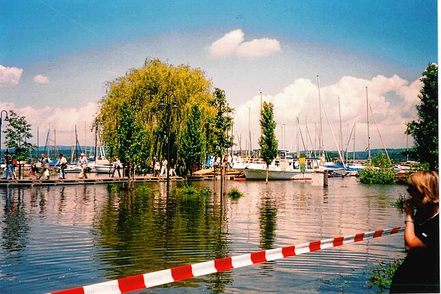 Bild 16: Archivfotos vom Hochwasser 1999: Reichenau vom Festland abgeschnitten