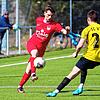 Fulminanter Schluss-Akkord: Urs Isele (links, gegen Andreas Fischbach) machte mit seinem Hattrick quasi im Alleingang für den FC Tiengen ...