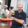 Bald wieder unbeschwert wie früher ein Bier genießen? Der Gemeinderat wünscht sich eine Verlängerung der Öffnungszeiten in den ...