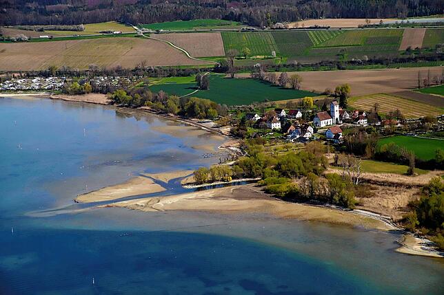 Ein Flug über den Überlinger See fördert derzeit außergewöhnliche Ansichten zutage.