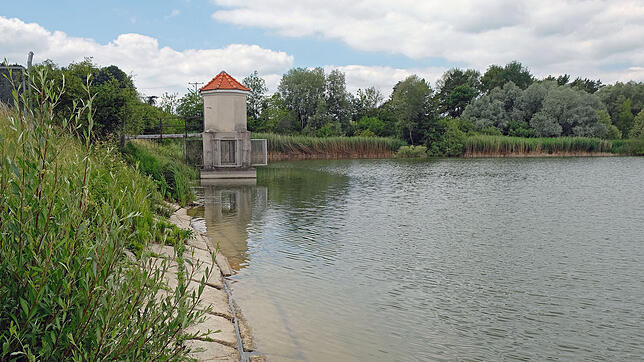 Das Wasser für das Wasserkraftwerk am Mantelhafen kam bis 2013 vom Andelshofer Weiher.