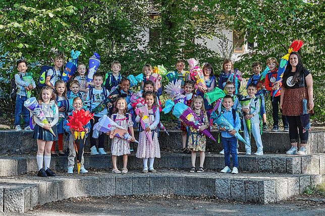 Die Klasse 1a der Südstadtschule mit Klassenlehrerin Lucia Herre.