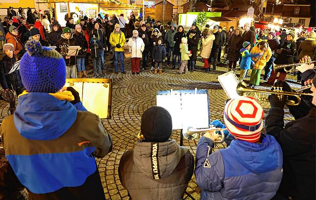 Bild 24: Stimmungsvoller Auftakt des Donaueschinger Adventsmarktes