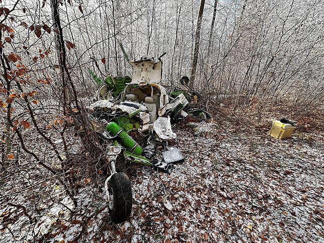Bild 2: Tödlicher Flugzeugabsturz: Eindrücke von der Bergung des Wracks