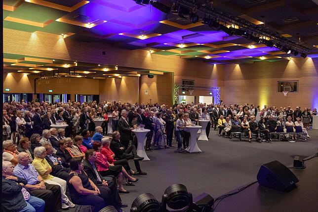 Große Gesellschaft: Mehrere Hundert geladene Gäste waren zum Festempfang in die Stadthalle gekommen – der ersten Veranstaltung in den ...