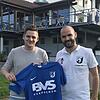 Neuzugang: Trainer Klaus Gallmann freut sich, dass Nico Ködel (links) vom FC Tiengen 08 ab Sommer das Trikot des FC Erzingen trägt.