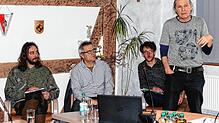 Das Foto zeigt die Experten des Planungsbüros und des Landratsamtes, die das Projekt in der Gemeinderatssitzung eingehend erläuterten ...