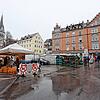 Nur an zwei Vormittagen ist Markt auf dem Stephansplatz, der sonst Platz für 80 Autos bietet. Nachts dient er als Anwohnerparkplatz. Wo ...
