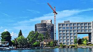 Spektakulärer Neubau: Der Turm für das Asisi-Panorama, vom Seerhein aus gesehen. Zehn Leser und ihre Begleitpersonen können jetzt eine ...