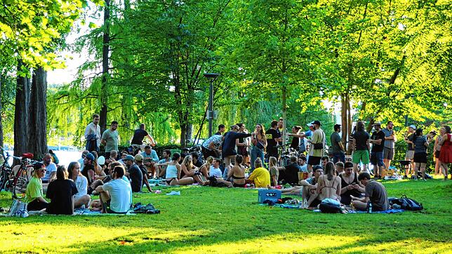 Darf hier bald kein Alkohol mehr getrunken werden? Die Stadtverwaltung Konstanz lässt die Möglichkeit eines &ndash; zumindest zeitweisen ...