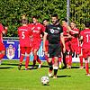 Die Königsfelder gratulieren Sven Schwarzwälder zu seinem Treffer zum 2:0