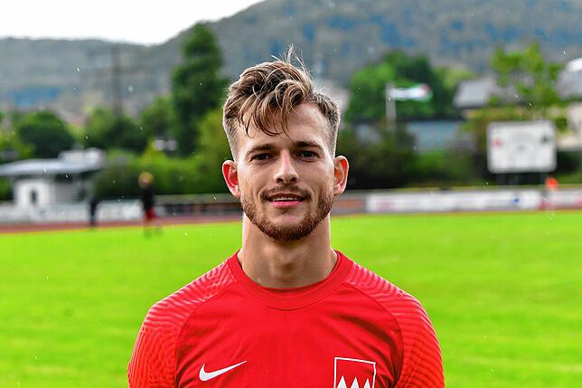 Emanuel Esser (23) begann im Nachwuchs des VfB Waldshut, spielte dort, mit halbjähriger Unterbrechung beim SV BW Murg, bis zu den ...