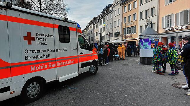Das Deutsche Rote Kreuz war am Schmotzigen Dunschtig, unter anderem auf der Marktstätte, im Einsatz.