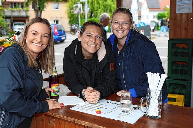 Bild 15: Frühschoppen und Flohmarkt locken die Besucher – so endet das Dingelsdorfer Herbstfest 2024