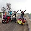 Hurra, die Allmendshofener Brücke ist wieder da! Auch die Kleinkinder der Kita Felix, Kinderkrippe von „Mariahof“ in Allmendshofen, ...
